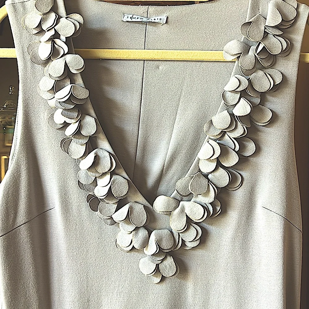 🔥NWOT EuropeanStyleItalyStunning DressTimelessDesignFigureFlatteringSoftGreyM/L - Picture 2 of 13